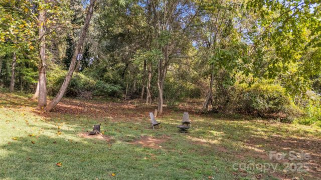 86 Sharon Valley Drive, Hickory, NC 28601