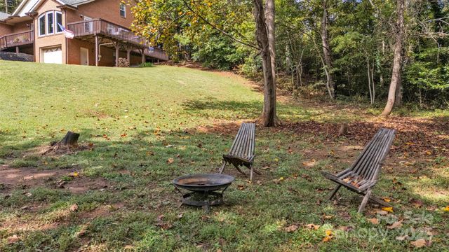 86 Sharon Valley Drive, Hickory, NC 28601