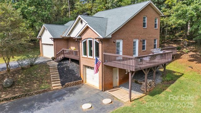 86 Sharon Valley Drive, Hickory, NC 28601