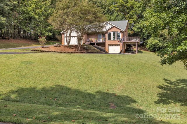 86 Sharon Valley Drive, Hickory, NC 28601