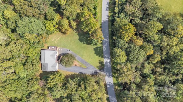 86 Sharon Valley Drive, Hickory, NC 28601