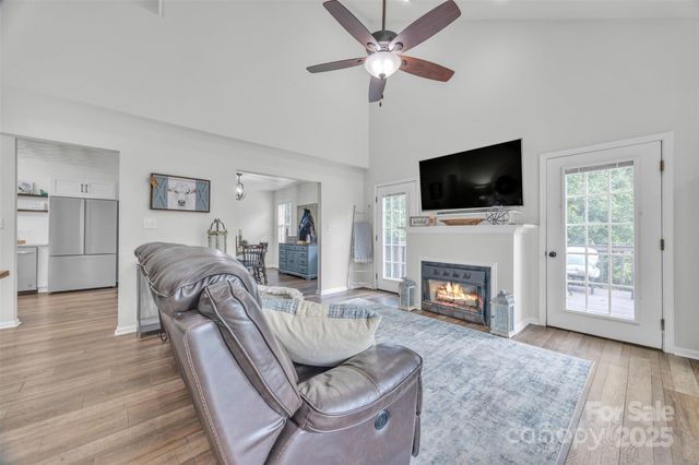 86 Sharon Valley Drive, Hickory, NC 28601