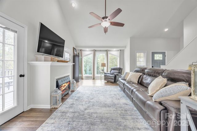 86 Sharon Valley Drive, Hickory, NC 28601