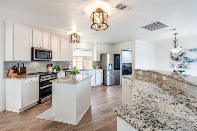 4020 Caldwell Avenue, The Colony, TX 75056