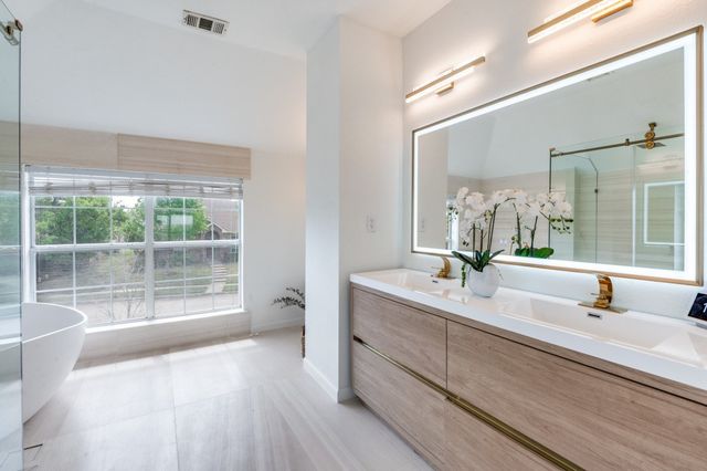 4020 Caldwell Avenue, The Colony, TX 75056