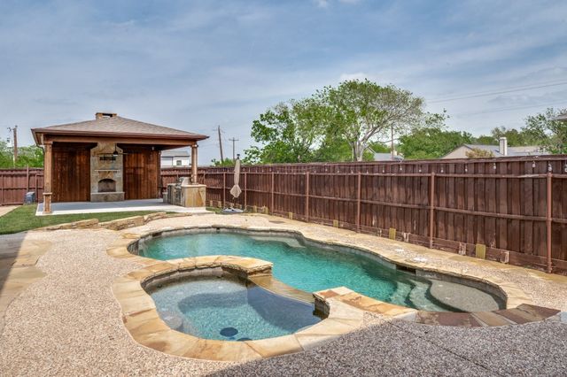 4020 Caldwell Avenue, The Colony, TX 75056