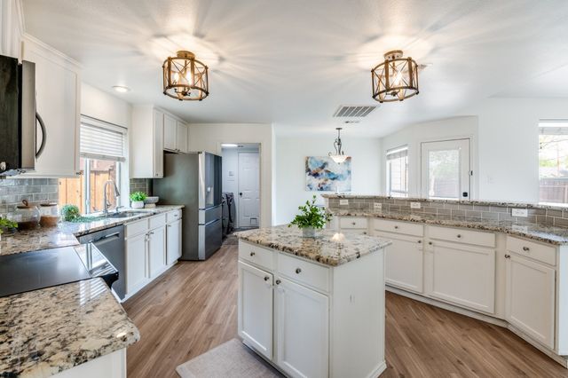 4020 Caldwell Avenue, The Colony, TX 75056