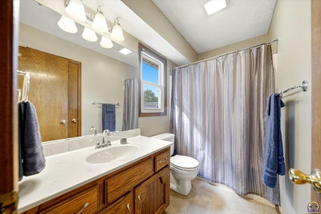 2837 SW Herefordshire RD, Topeka, KS 66614
