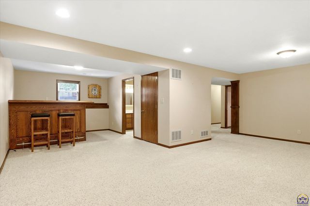 2837 SW Herefordshire RD, Topeka, KS 66614