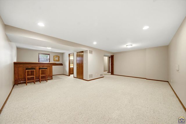 2837 SW Herefordshire RD, Topeka, KS 66614