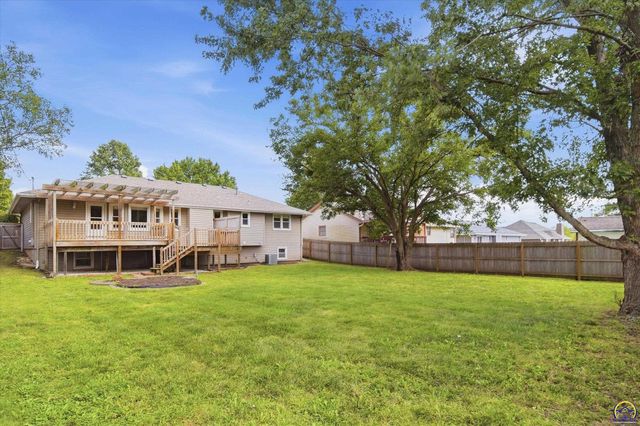 2837 SW Herefordshire RD, Topeka, KS 66614