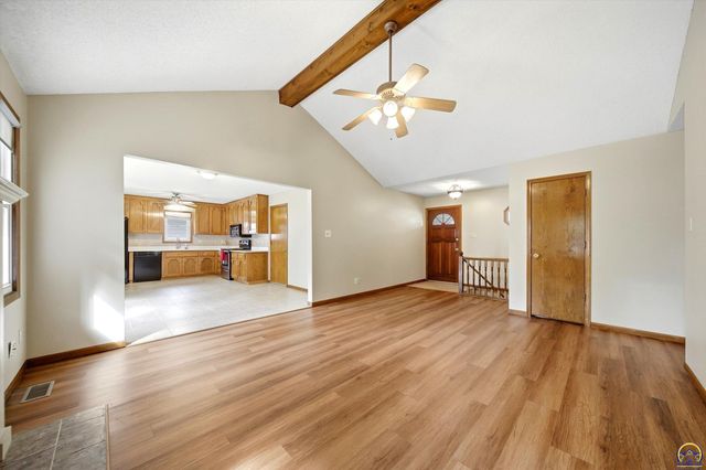 2837 SW Herefordshire RD, Topeka, KS 66614