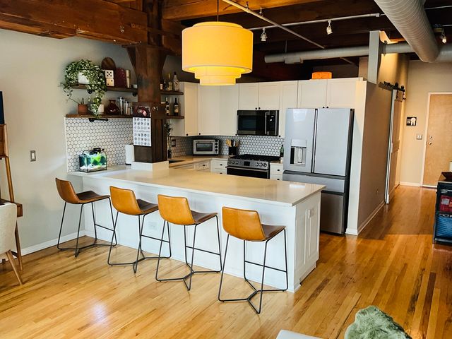 520 W Huron Street 208, Chicago, IL 60654