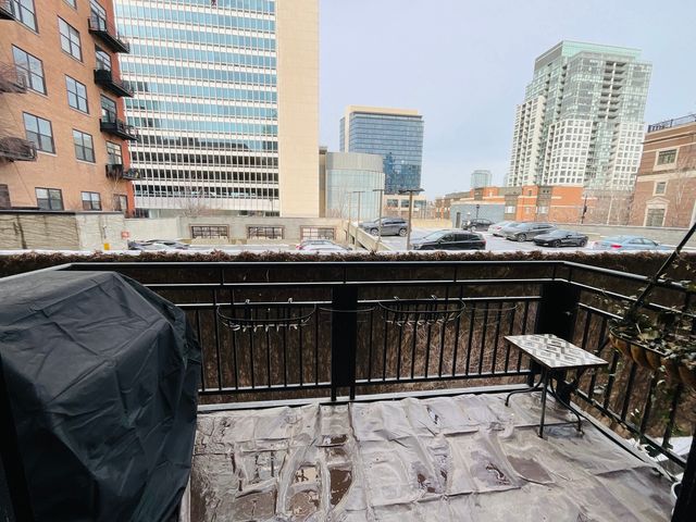 520 W Huron Street 208, Chicago, IL 60654