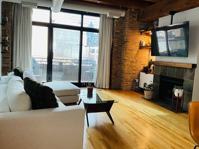 520 W Huron Street 208, Chicago, IL 60654