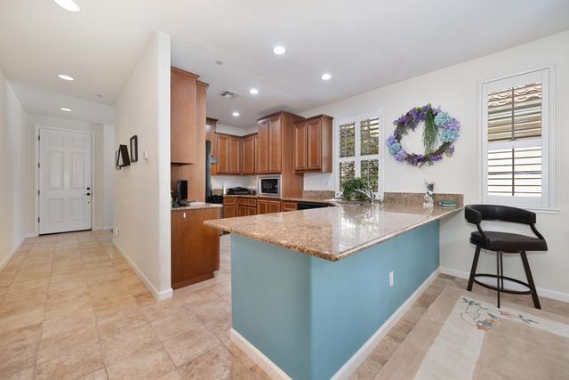 1097 Marseille Ln, Roseville, CA 95747