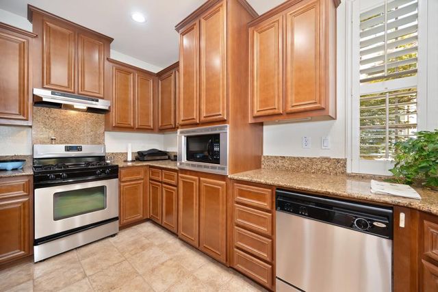 1097 Marseille Ln, Roseville, CA 95747