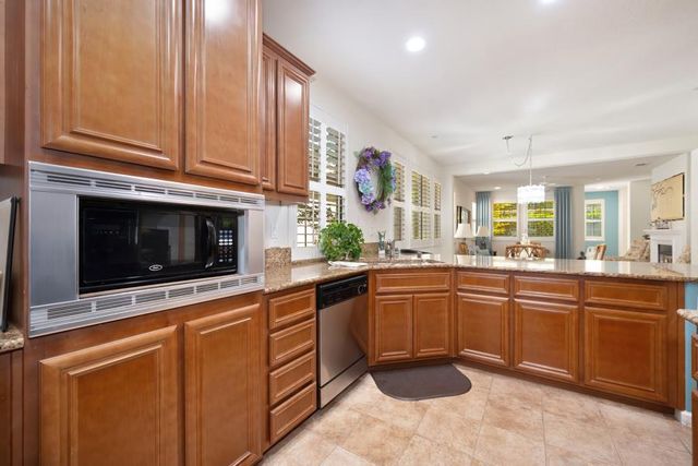 1097 Marseille Ln, Roseville, CA 95747