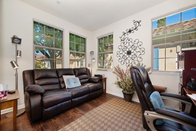 1097 Marseille Ln, Roseville, CA 95747