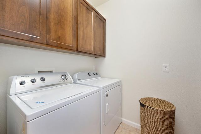 1097 Marseille Ln, Roseville, CA 95747