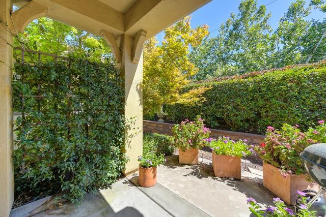 1097 Marseille Ln, Roseville, CA 95747