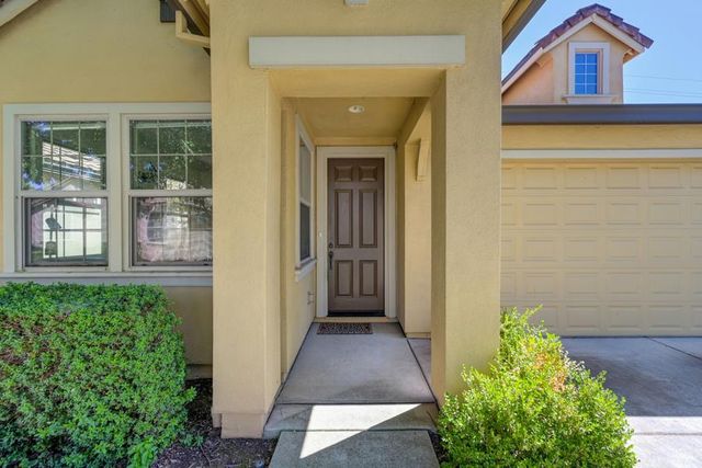 1097 Marseille Ln, Roseville, CA 95747