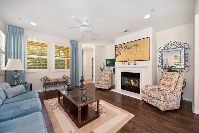 1097 Marseille Ln, Roseville, CA 95747