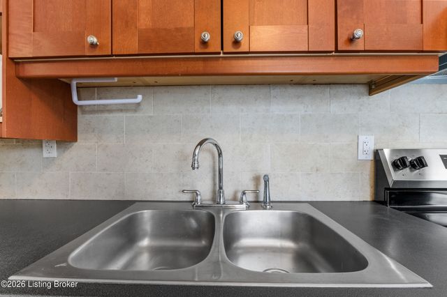 6108 Potts Ln, Crestwood, KY 40014