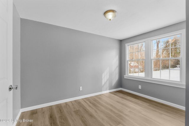 6108 Potts Ln, Crestwood, KY 40014