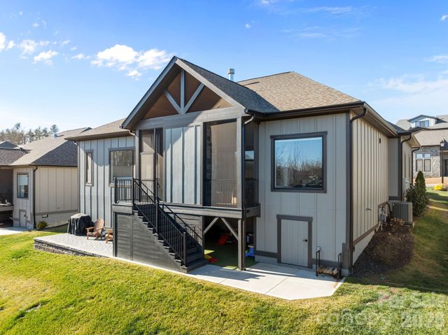 312 Avery Trail Drive, Arden, NC 28704