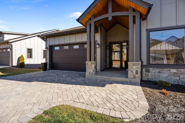 312 Avery Trail Drive, Arden, NC 28704