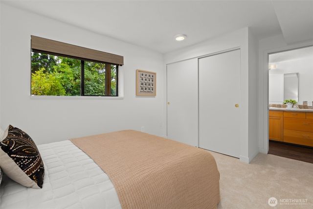 21803 NE 17th Court, Sammamish, WA 98074