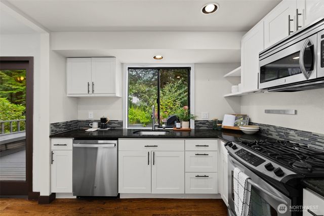 21803 NE 17th Court, Sammamish, WA 98074