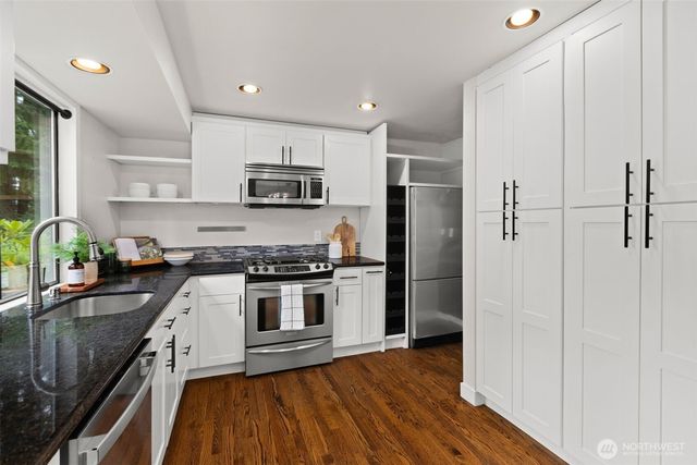 21803 NE 17th Court, Sammamish, WA 98074