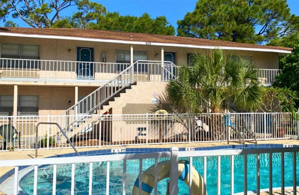 209 NW JEFFERSON CIRCLE N 10, St Petersburg, FL 33702