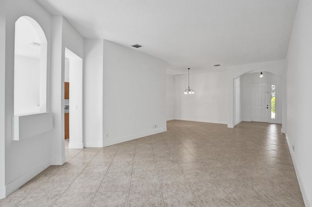 118 NW Pleasant Grove Way, Port St Lucie, FL 34986