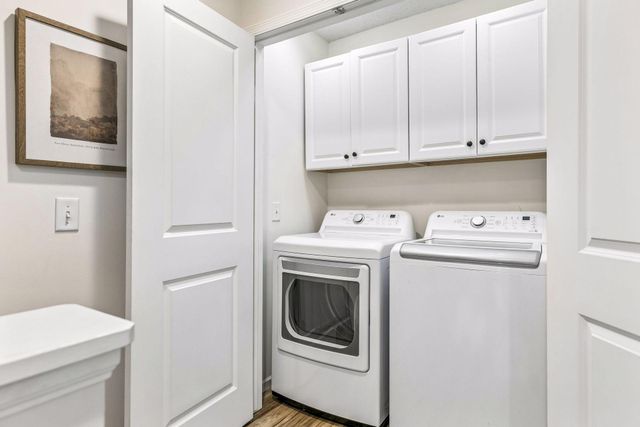 3117 Clover Ridge Drive, Chaska, MN 55318