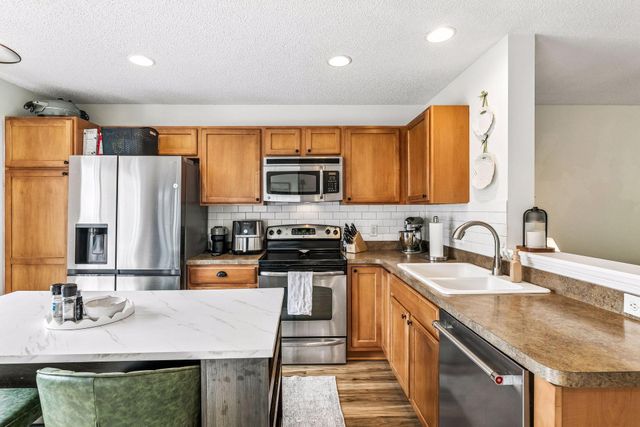 3117 Clover Ridge Drive, Chaska, MN 55318