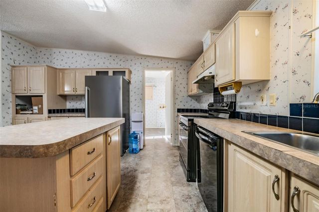 28200 OLD TRILBY ROAD, Brooksville, FL 34602