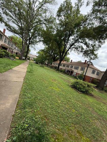 2993 Walnut Grove Rd Apt 2, Memphis, TN 38111