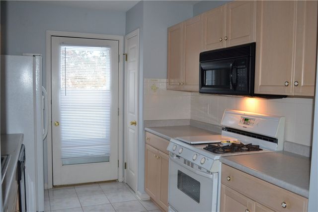 24 Amberwood Place, Greece, NY 14626