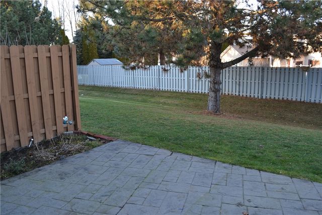 24 Amberwood Place, Greece, NY 14626