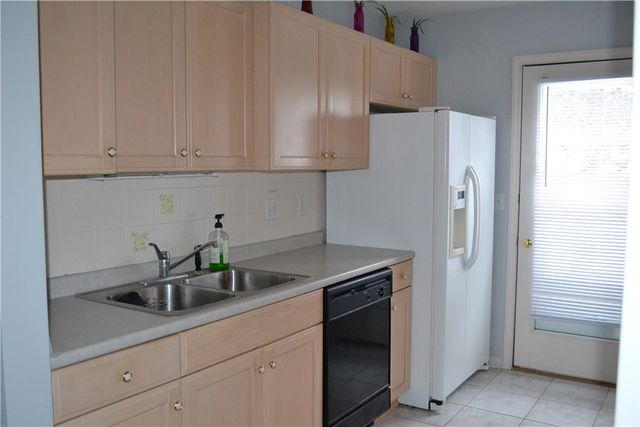 24 Amberwood Place, Greece, NY 14626