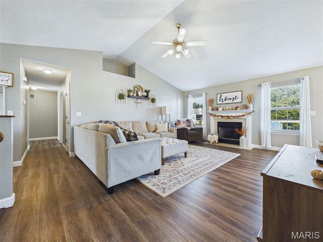 115 Shadowbrooke, Troy, IL 62294
