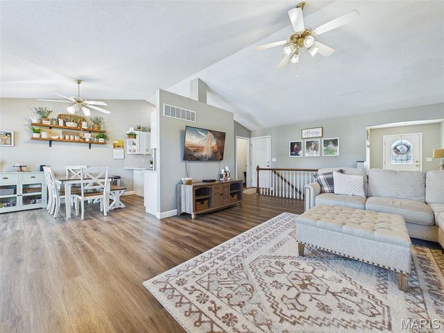115 Shadowbrooke, Troy, IL 62294