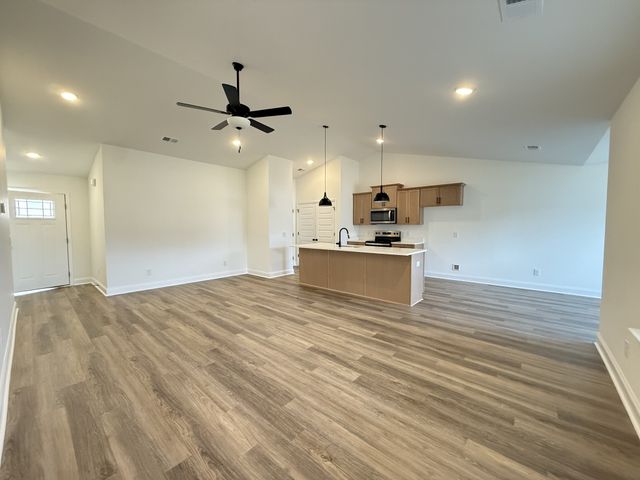 2092 Melanie Dr, Springfield, TN 37172