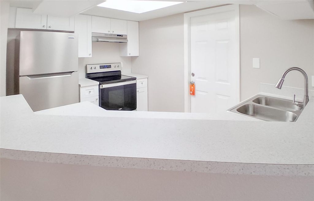 Image 4 of property listing at 4311 THONOTOSASSA AVENUE, Tampa, FL 33610