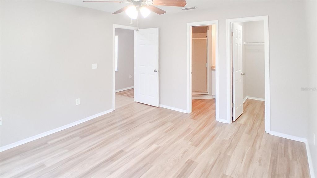 Image 8 of property listing at 4311 THONOTOSASSA AVENUE, Tampa, FL 33610