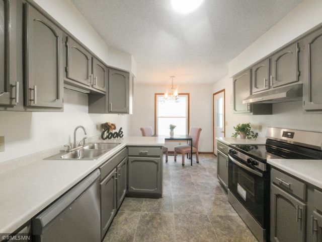 1977 Gold Trail A, Eagan, MN 55122