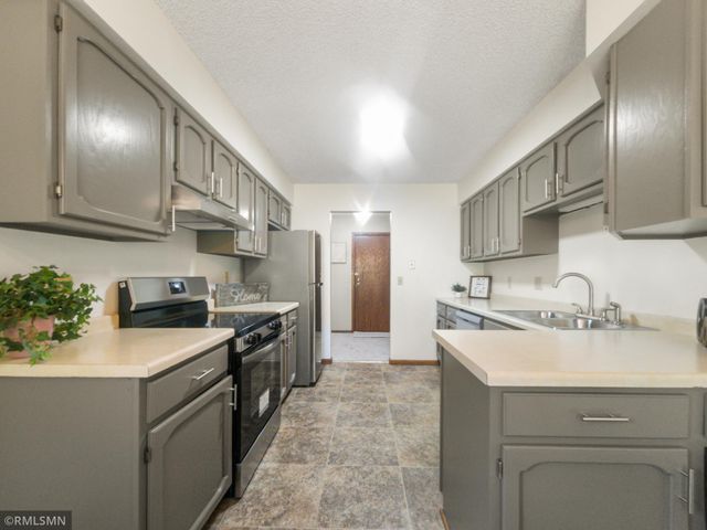 1977 Gold Trail A, Eagan, MN 55122